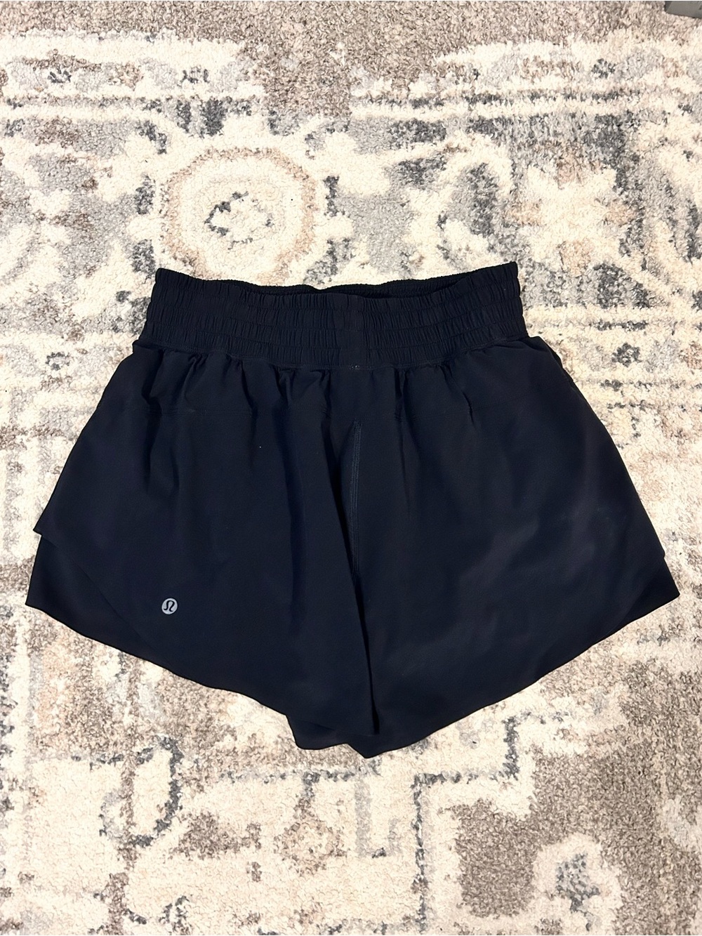 Lululemon Shake It Out High-Rise Running Shorts 2.5” Size Small